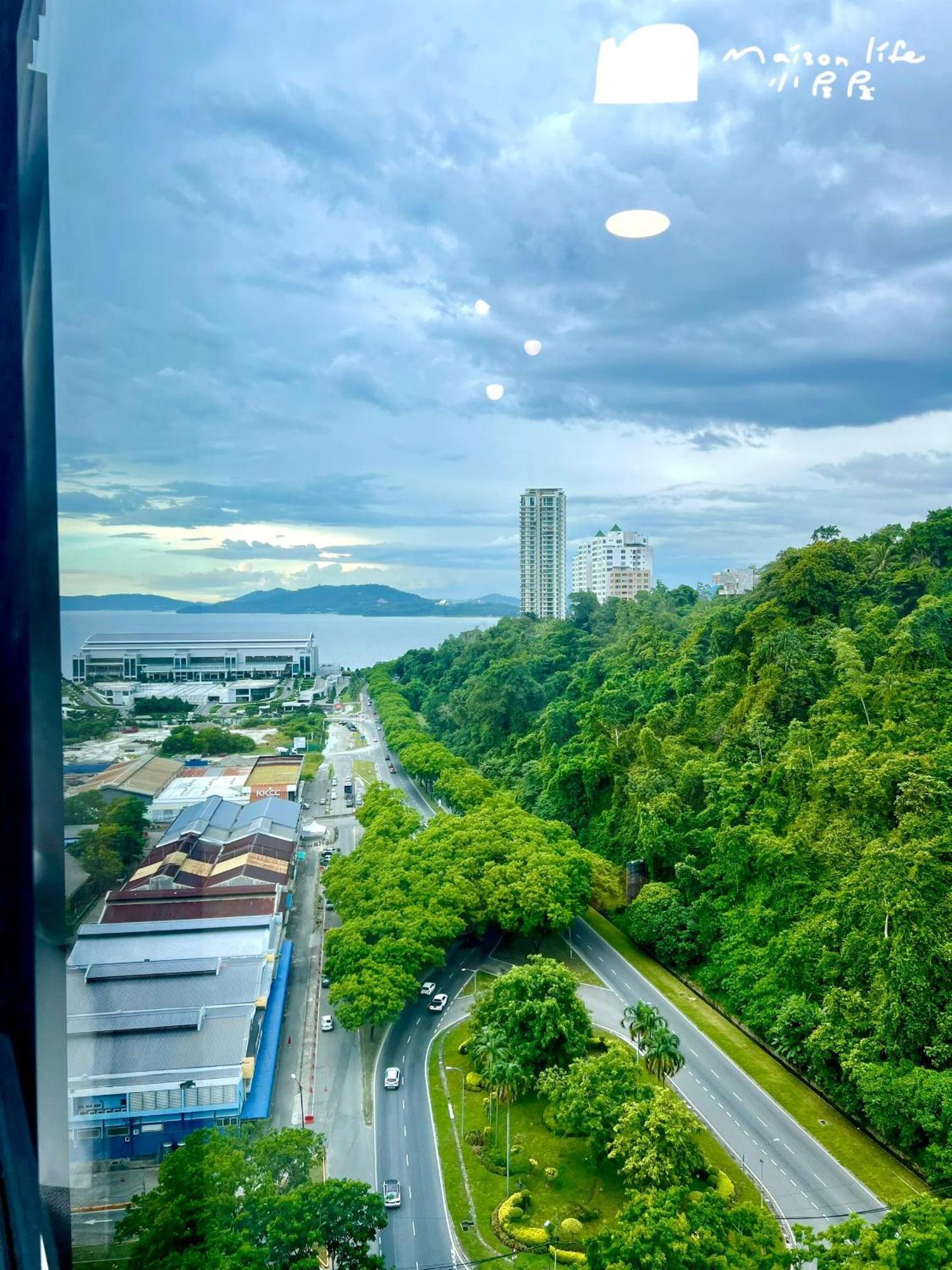 Maison Life 小居屋 Jesselton Quay Citypads Кота-Кінабалу Екстер'єр фото